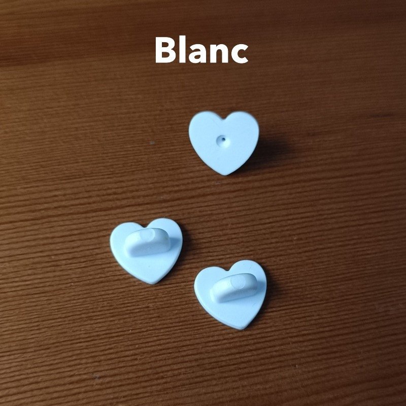 fermoir plastique en forme de coeur de couleur blanc fermoir plastique en forme de coeur de couleur blanc